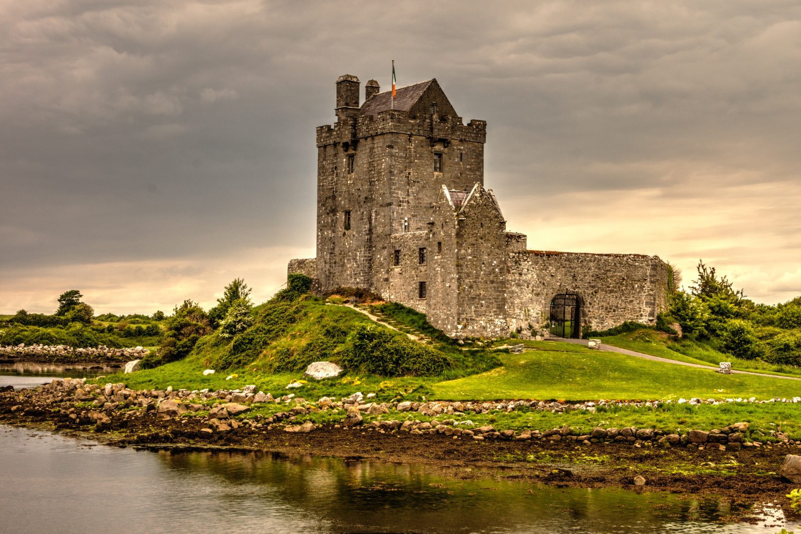 Whiskey distillery where the top Irish Whiskeys for investment are made